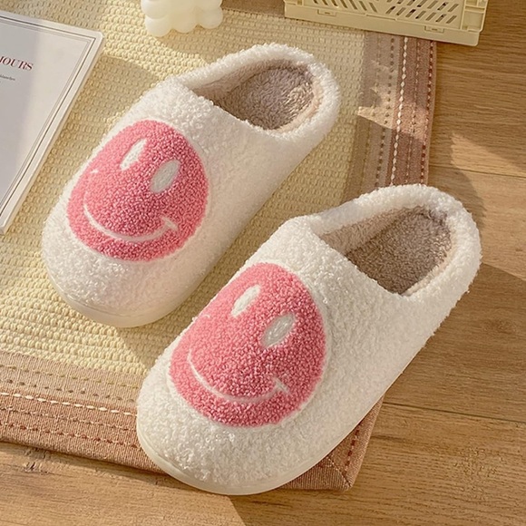 Retro Fuzzy Face Slippers for Women  Casual Smile Face Slippers Size 9-9 1/2 - Picture 1 of 10